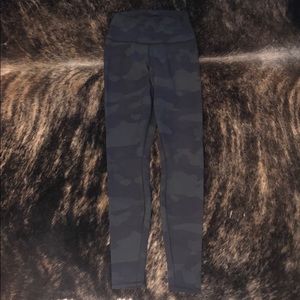 Alo Yoga High Waisted Camo Vapor Legging